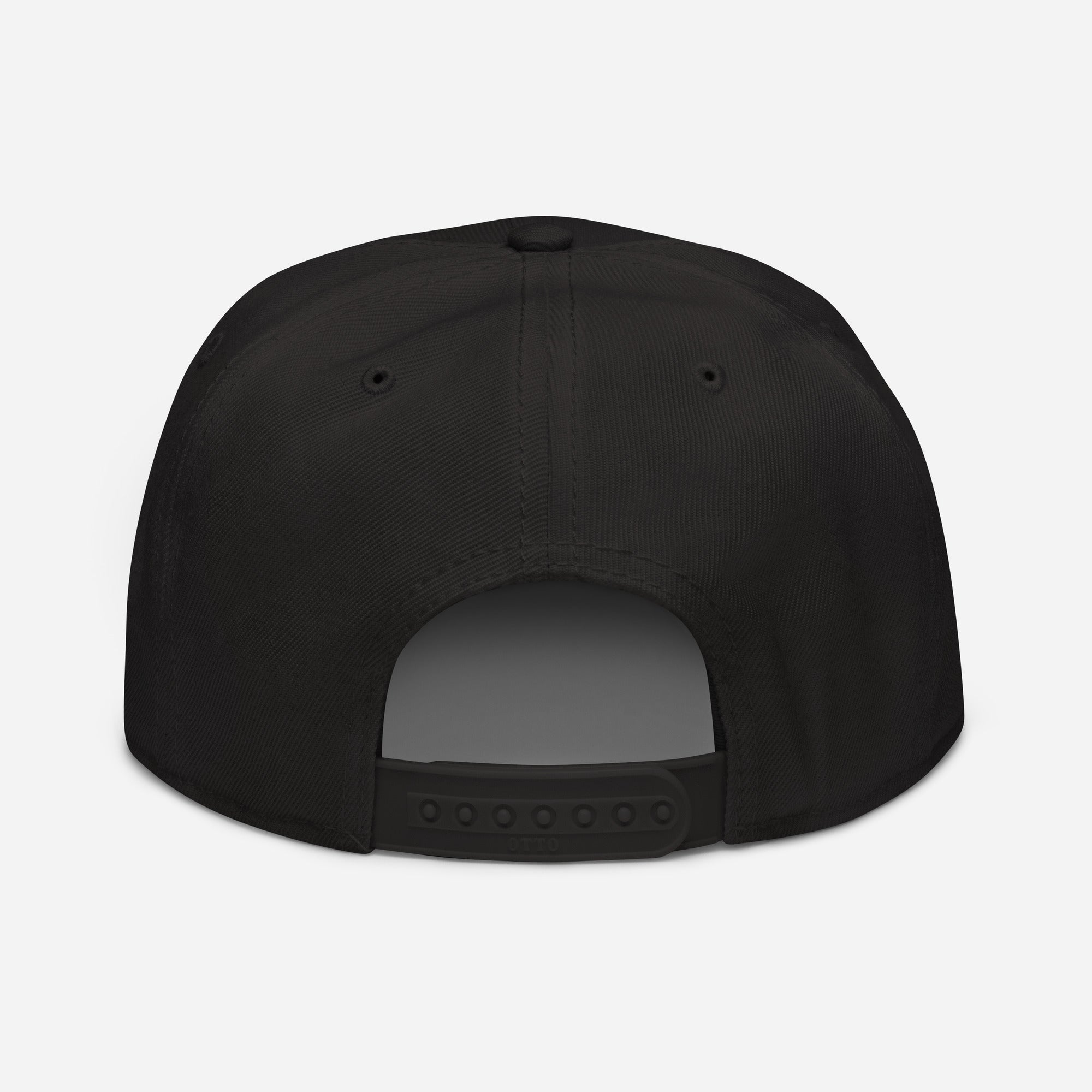 a black snap back hat from behind